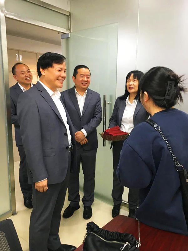 新年開(kāi)門(mén)紅，爭(zhēng)創(chuàng)新佳績(jī)